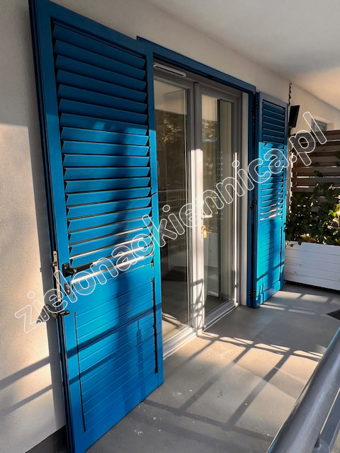 Okiennice rozwierne w ramie